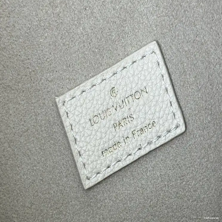 Fashionrepsfam ru LV 2408YA0079 Bags 0819
